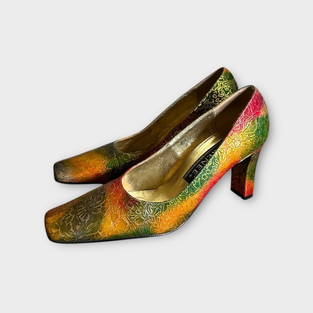 J.Renee vintage rainbow Classic Pump Style embossed floral square toe 7